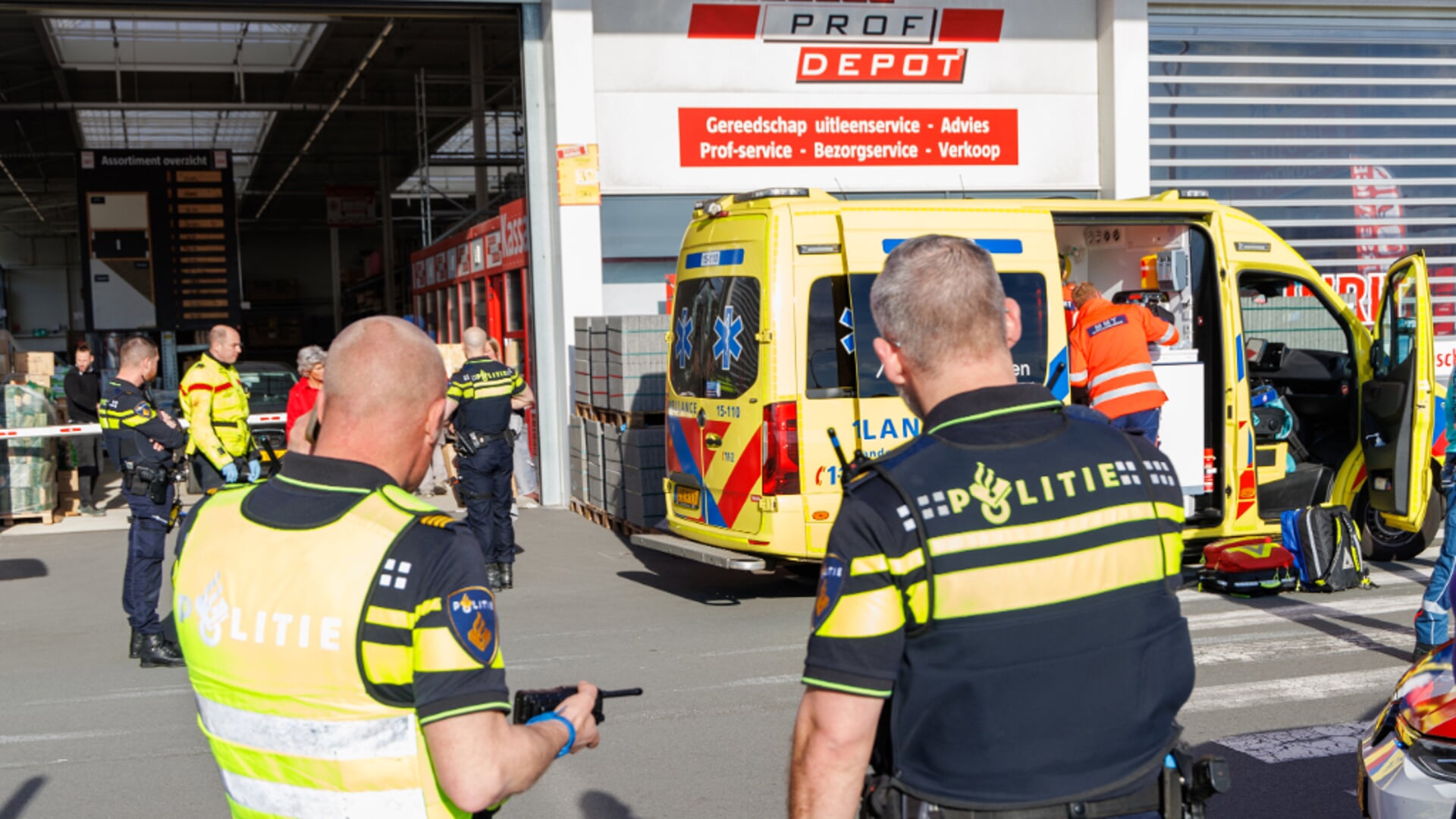 Persoon zwaar gewond na val in bouwmarkt Sionsdreef in Den Hoorn