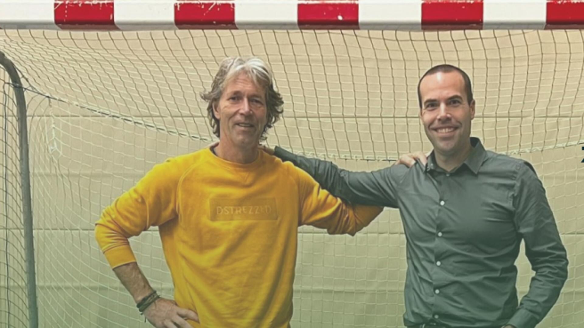 Links (gele trui): René van Dijk; rechts: Jeffrey Persoon.