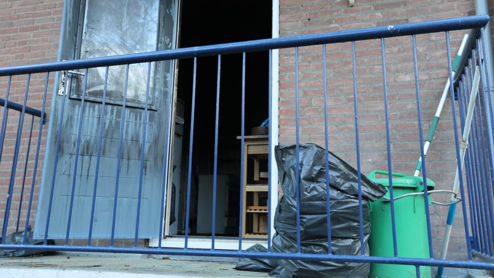Foto van een balkon waar brand woedde ter illustratie, niet het appartement uit het verhaal.