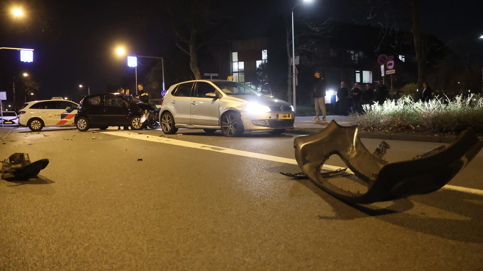 Forse Schade Na Aanrijding Tussen Personenauto’s Op De Molenlaan In ...