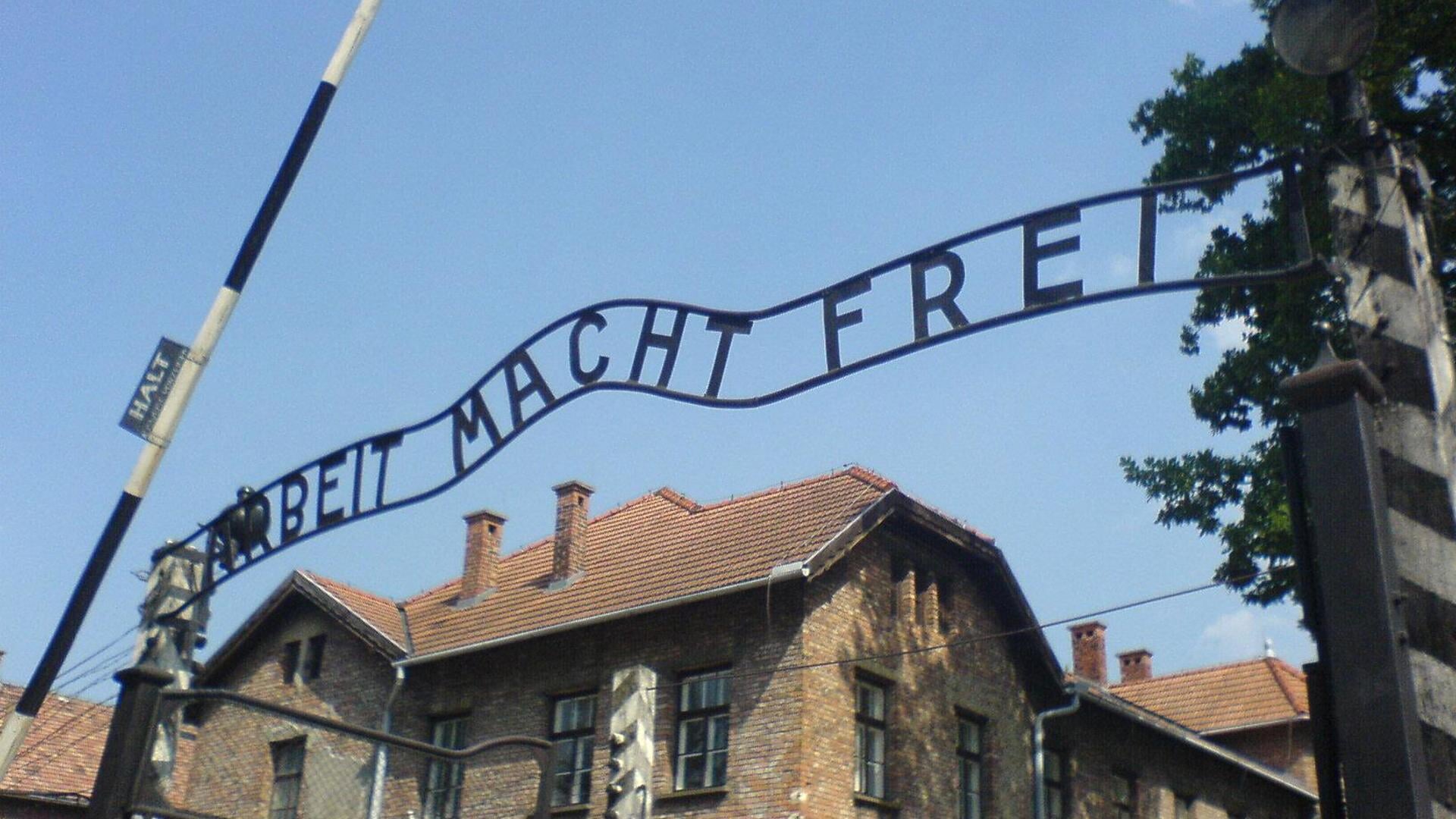 Entree concentratiekamp Auschwitz-Birkenau. 