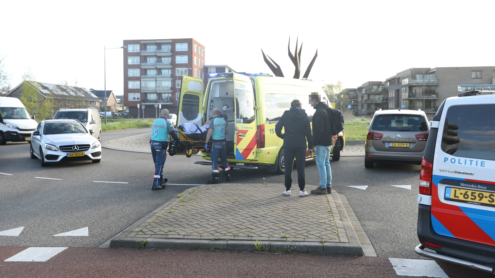 Meisje geschept door auto op de Zand en Waterweg in Naaldwijk