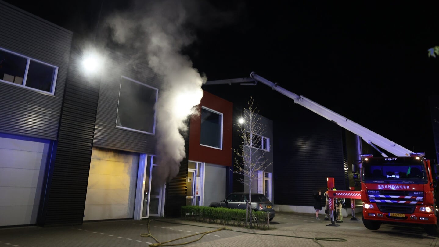 Grote brand in bedrijfspand aan de Laan van 't Haantje in Rijswijk