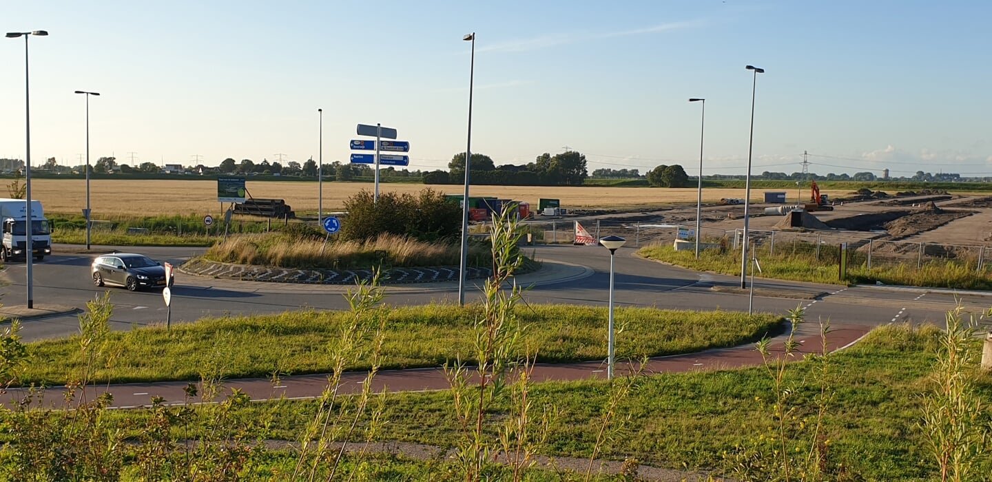 De polders langs de rand van het Noorzeekanaal, waaronder bedrijventerrein HoogTij op deze foto, zouden één langgerekt industrieterrein moeten vormen dat doorliep tot Beverwijk.  