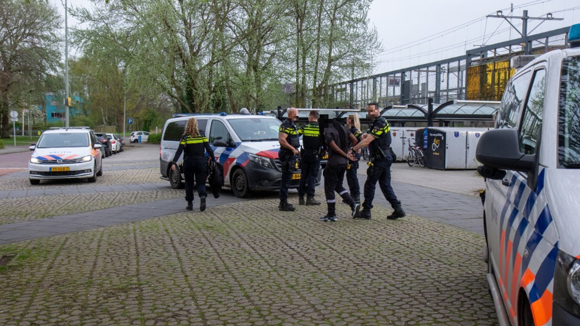 Aanhouding van de dader op metrostation Vlaardingen-West