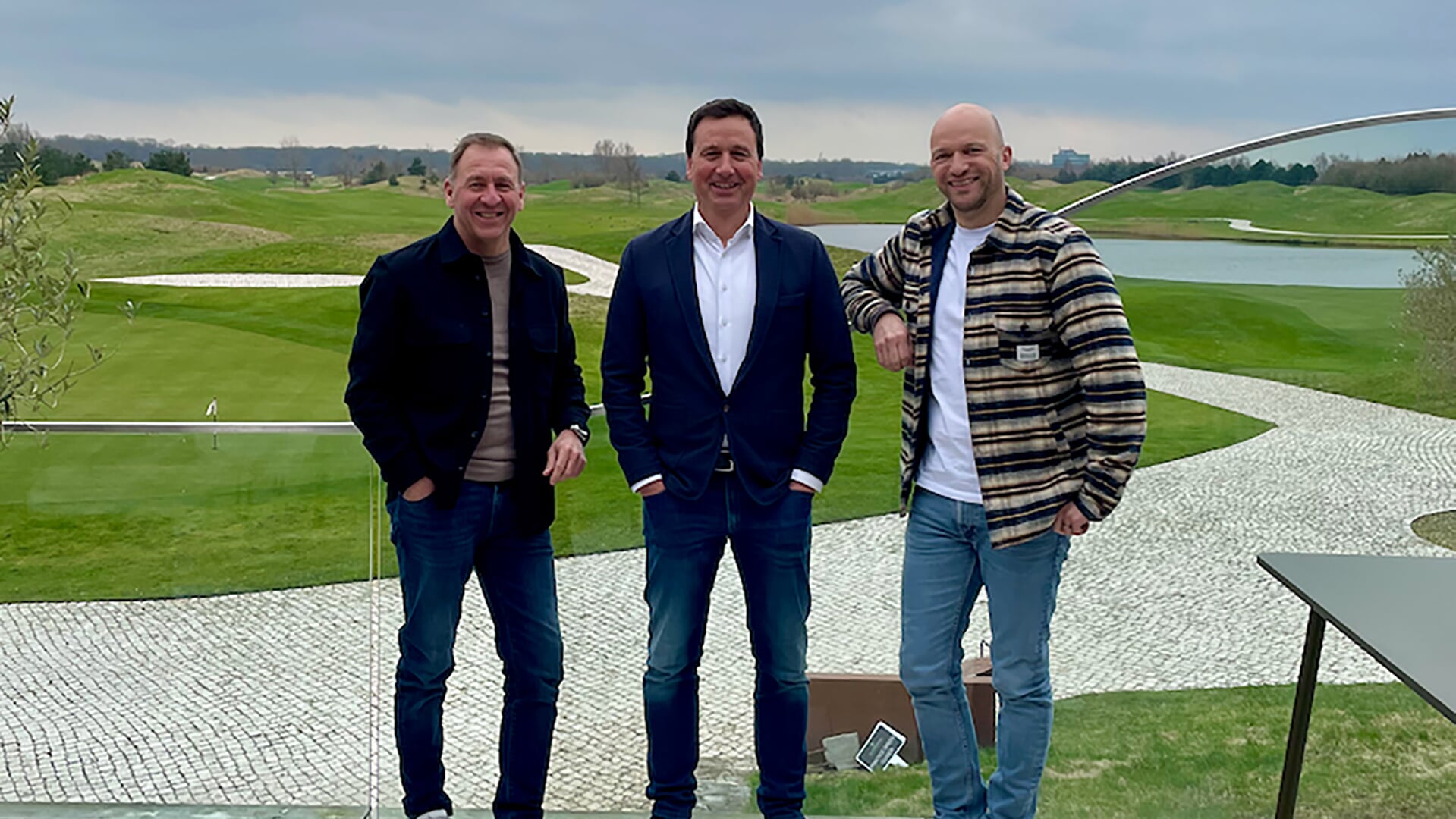 Ferry van Dongen, Joris van der Plas en Pieter Voogt (vlnr) staan klaar voor de zakelijke golfers van Nederland. (Foto aangeleverd)