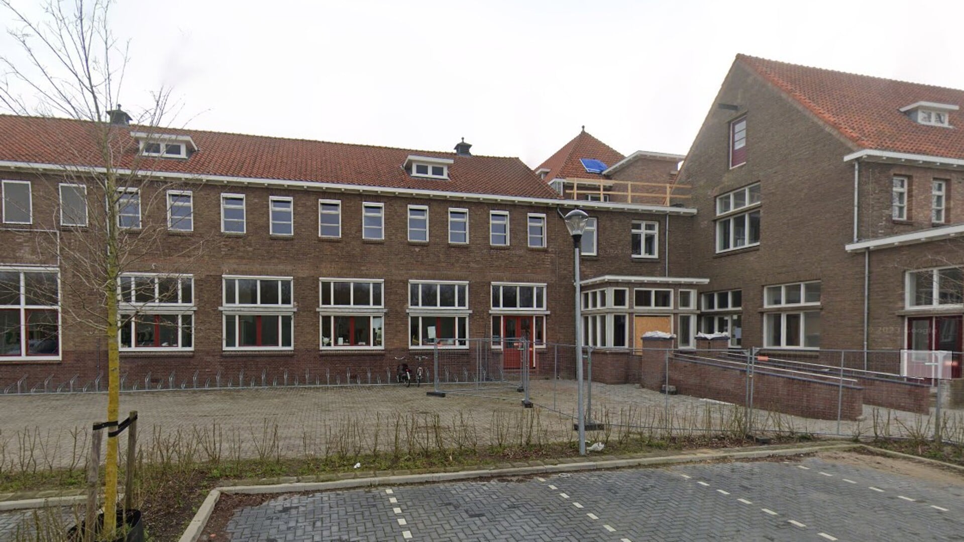 De geschillencommissie heeft geoordeeld heeft dat de sluiting van de School voor Persoonlijk Voortgezet Onderwijs in Amsterdam onrechtmatig is. Mogelijk heeft dit besluit ook gevolgen voor de locatie in Hoorn. 