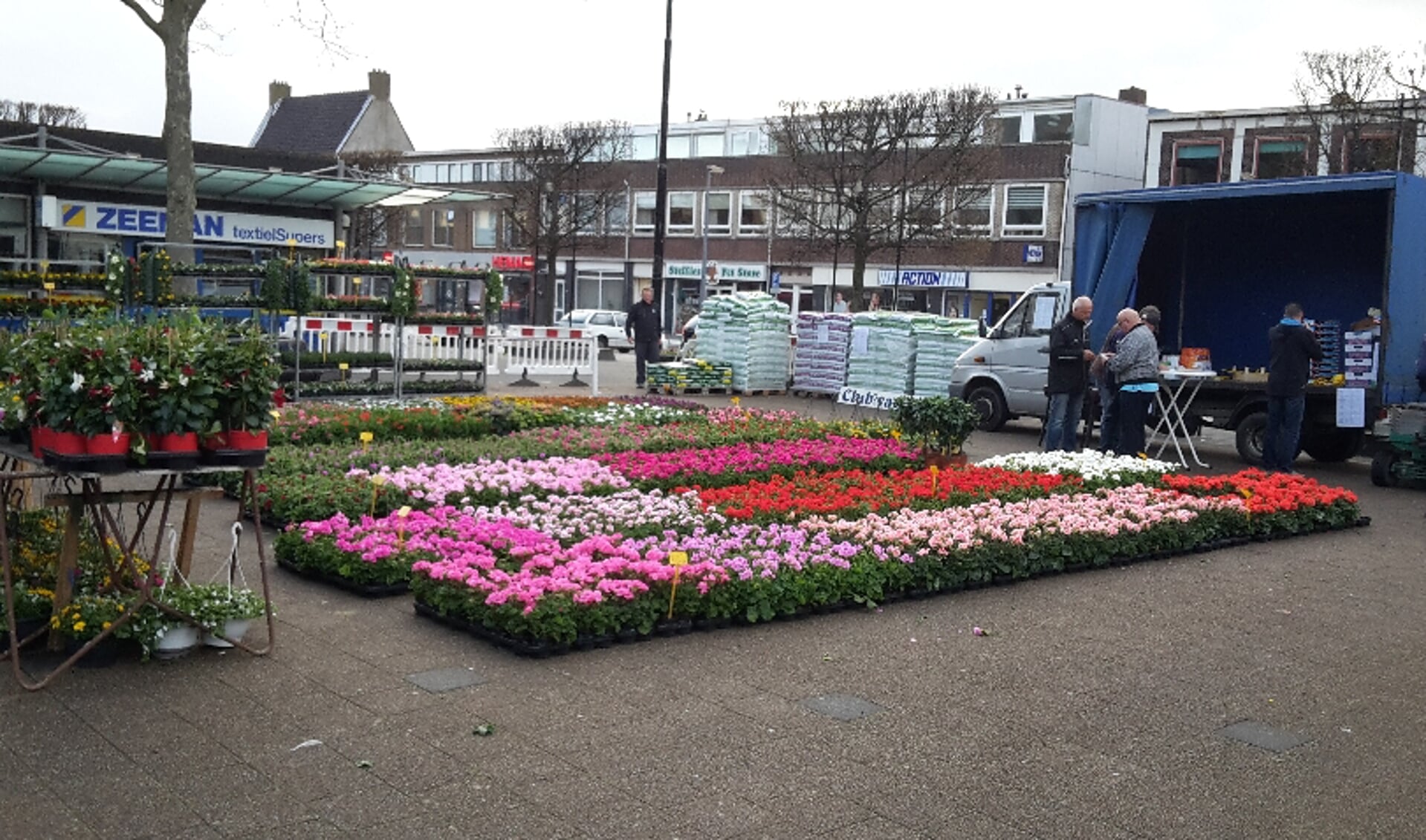 De Geraniummarkt vindt dit jaar niet op het Brinkplein plaats maar bij HVC'10 aan de Rondgang.