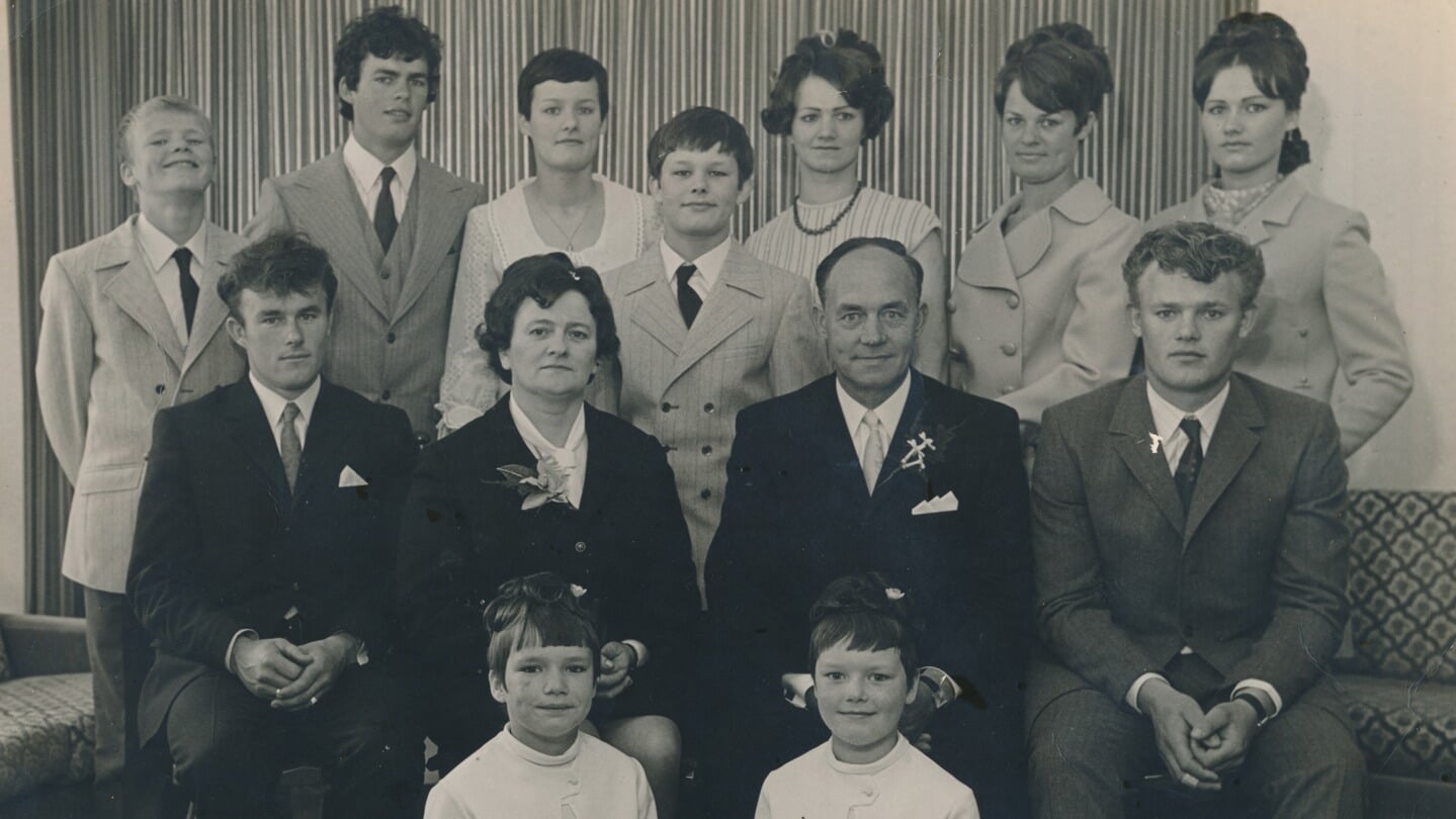 Het gezin van Piet Neuvel en Anne Slagter bestaat uit 11 kinderen.