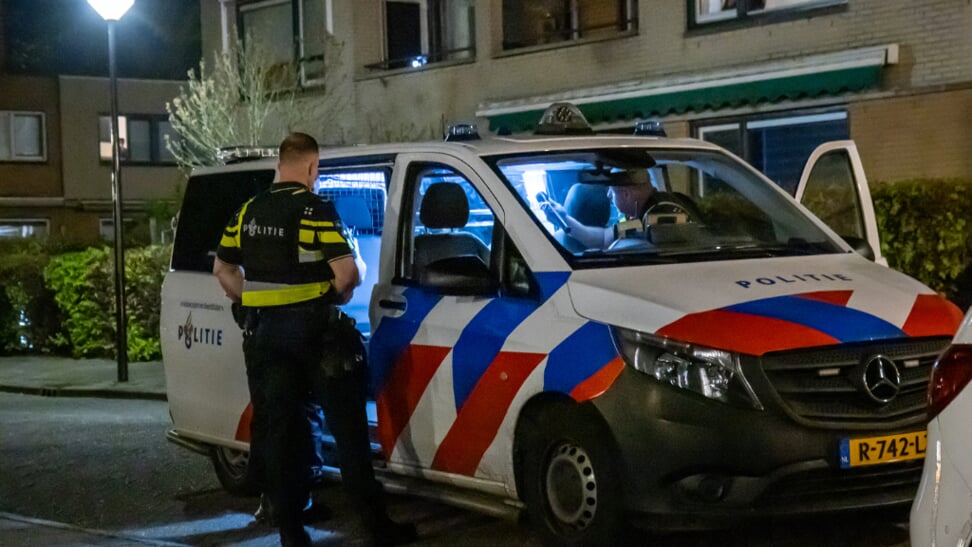 Aanhouding na melding wapenbezit  Van Hogendorpstraat Schiedam