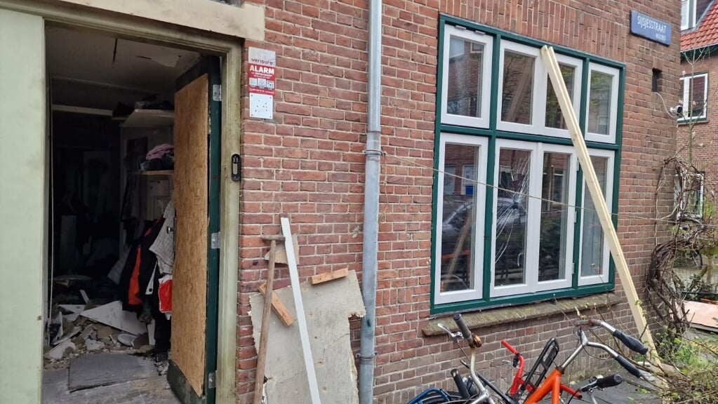 Explosie-en-poging-beschieting-bij-woning-in-Sijsjesstraat-in-Amsterdam-Noord