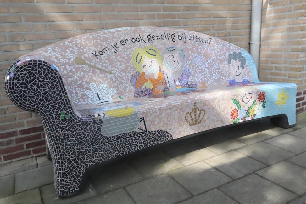Het fenomeen 'social sofa' is bedacht door ondernemer, cabaretière en schrijfster Karin Bruers uit Tilburg. 