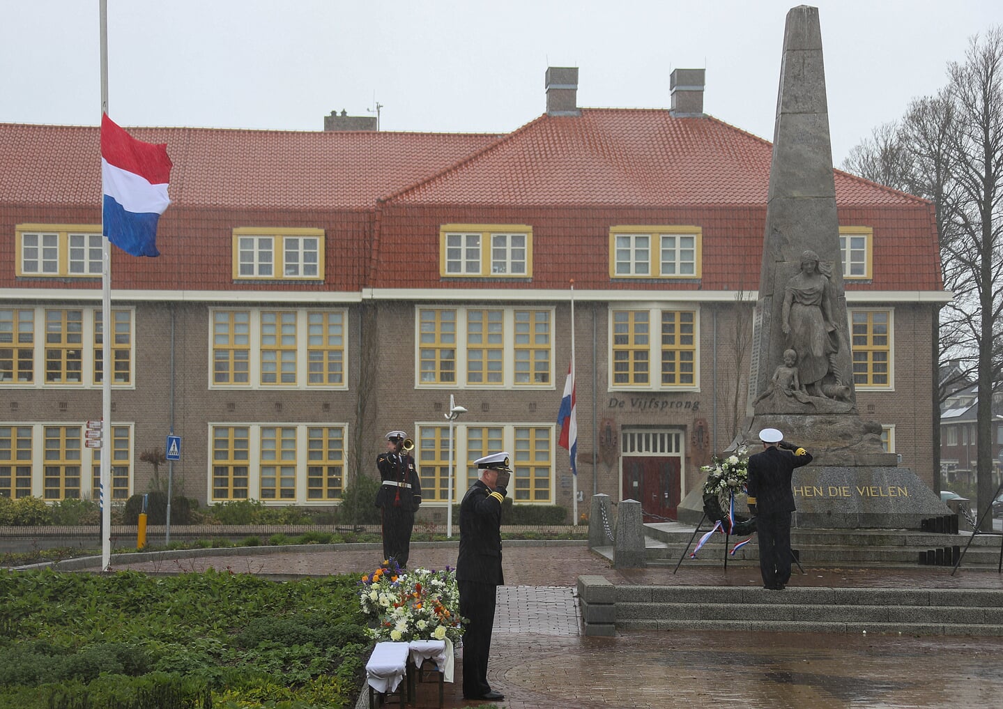 Ook in Den Helder wordt stilgestaan bij slachtoffers die ons sinds de Tweede Wereldoorlog zijn ontvallen. 