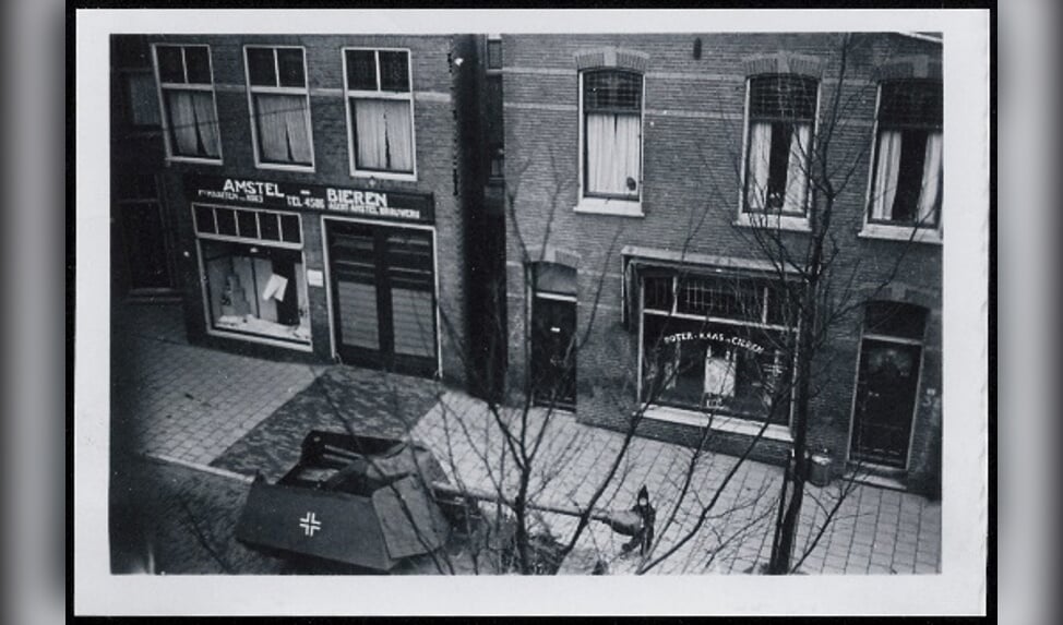 Foto genomen door Johan Gons uit woonkamerraam van de bovenwoning in de Czarinastraat in 1942.