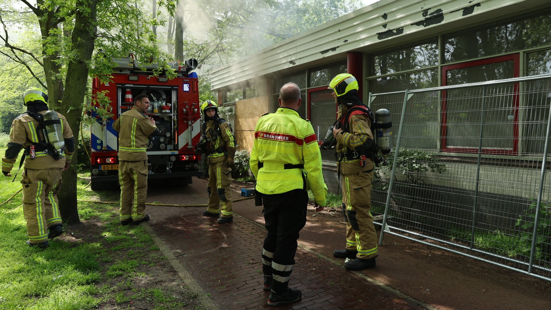 Weer brand in voormalige school A. Kortekaasplantsoen Den Haag