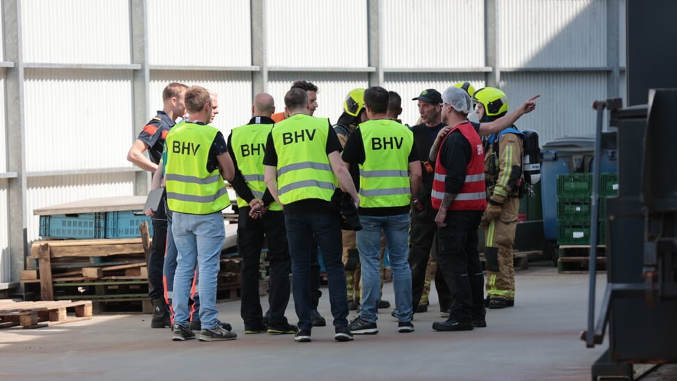 Hulpdiensten rukken uit voor lek in koelinstallatie bij Euro West in Poeldijk