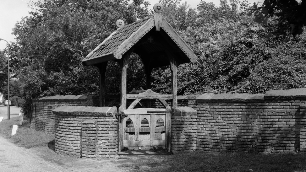 De Willibrordusput naast de Witte Kerk omstreeks 1960.