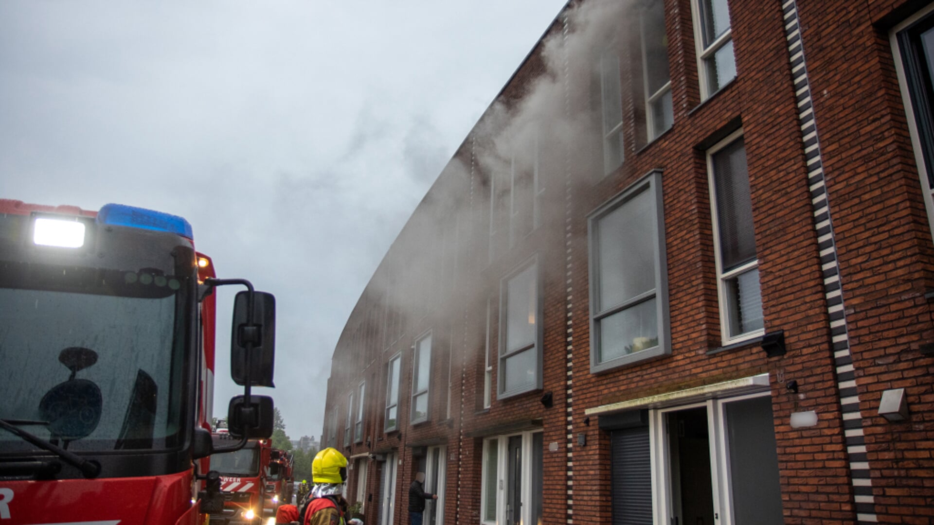 Woning vol rook na brand in wasmachine Burgemeester van Haarenlaan