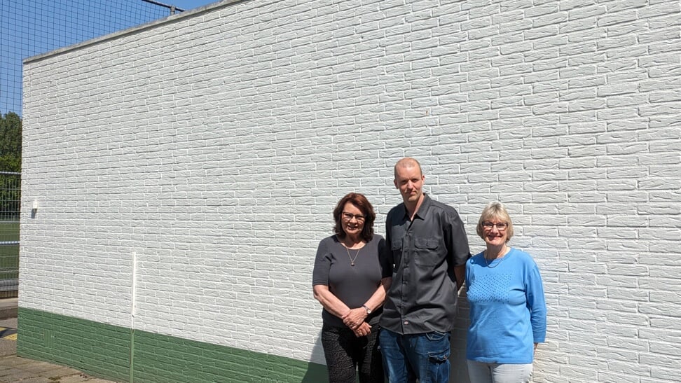 Chezzie Bergman, Niels Weerheim en Patricia Cromberge voor de grote witte muur die op iets moois wacht…