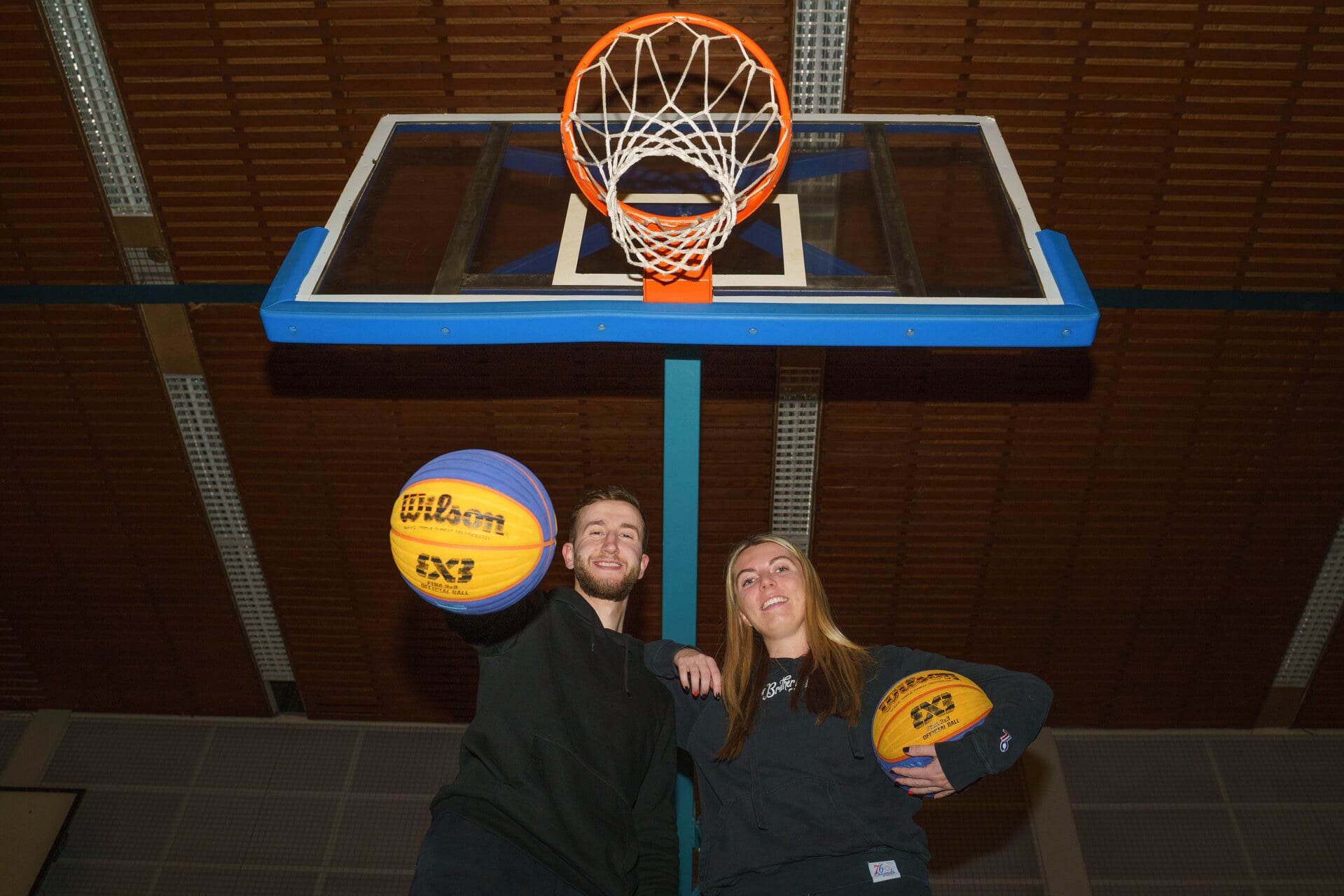 Deni en Shannon organiseren met ondersteuning van de Nederlandse Basketball Bond en in in samenwerking met Team Sport Hoorn het 3x3-basketbaltoernooi bij De Hoppers. 