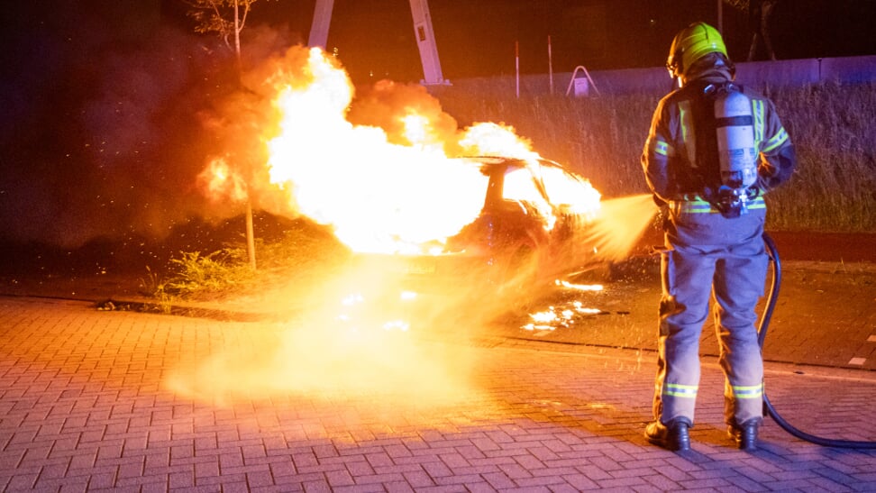 Auto verwoest door brand bokelweg Schiedam