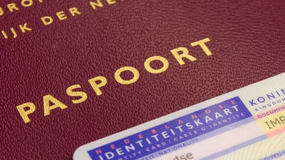 Je kunt een identiteitskaart, paspoort en/of rijbewijs aanvragen.