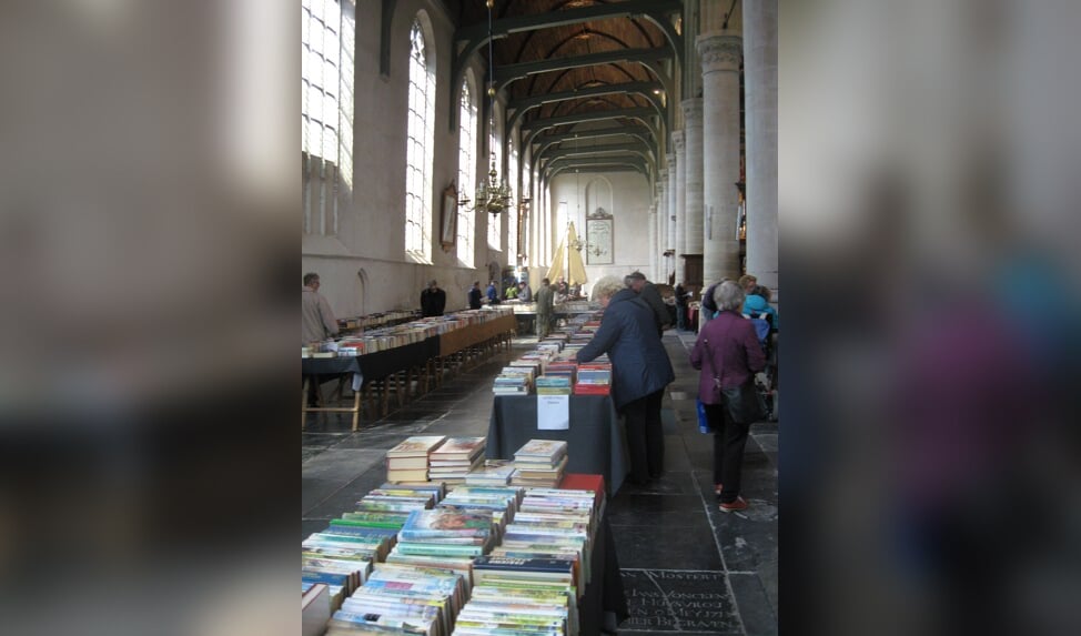 De XL Boekenmarkt komt er weer aan in de Grote kerk in Monnickendam.