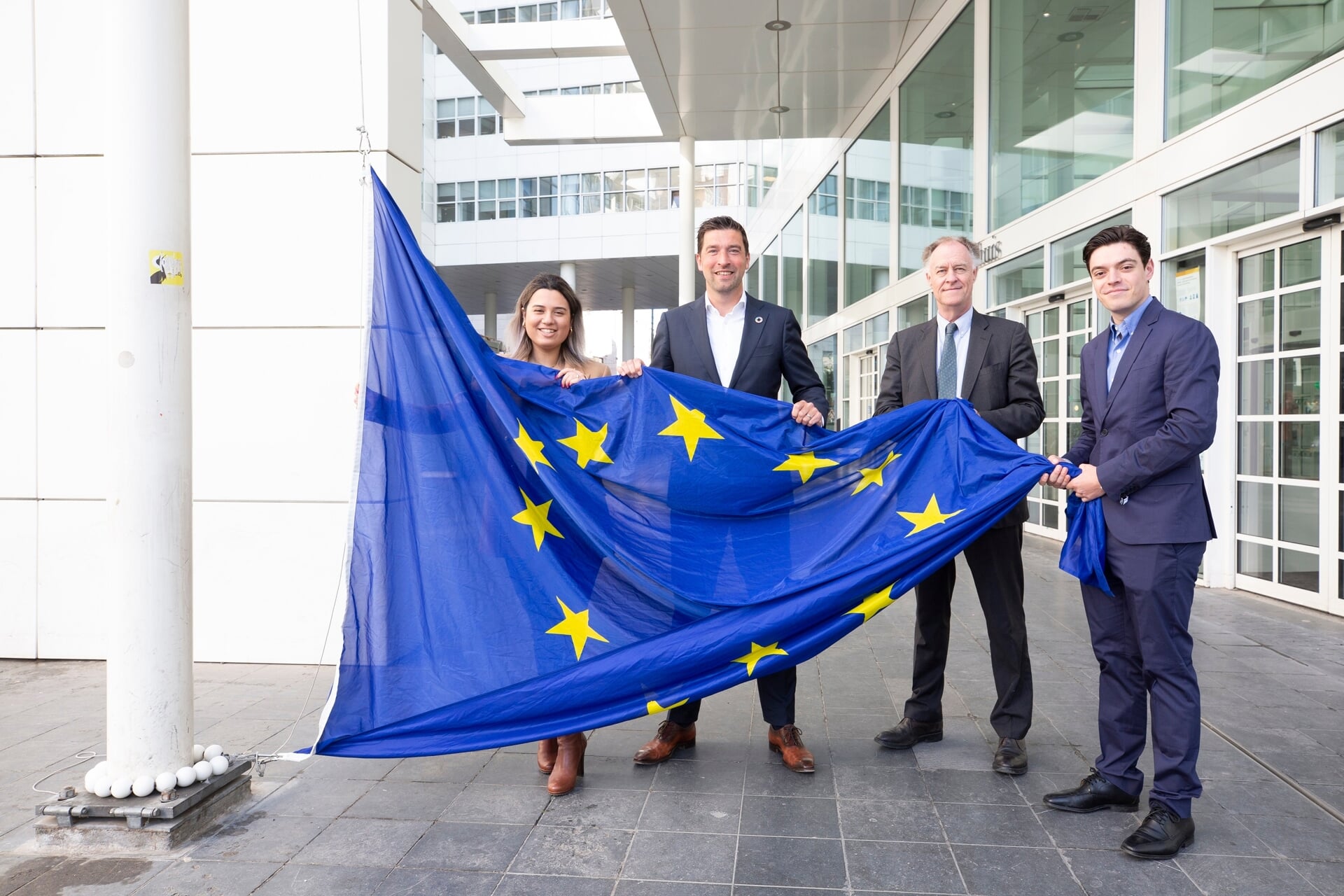 D66 Westland wil dat de Europese vlag in Westland wordt gehesen op 9 mei, de Dag van Europa, net als hier in Den Haag.