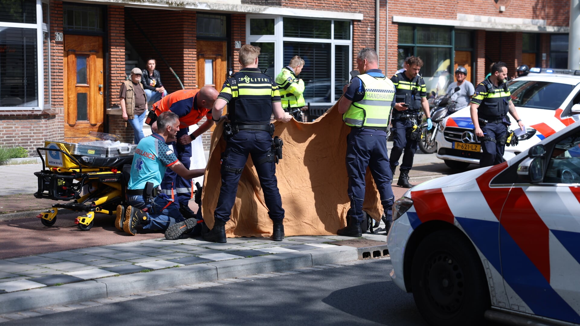 3 kinderen gewond na aanrijding met kinderwagen Thorbeckelaan
