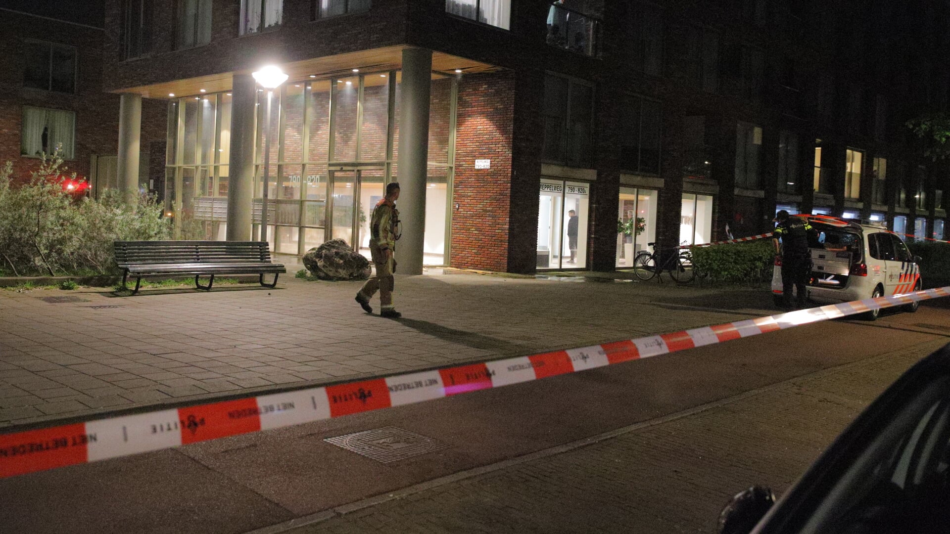 Flinke schade na explosie bijingang flat Gietenstraat Den Haag