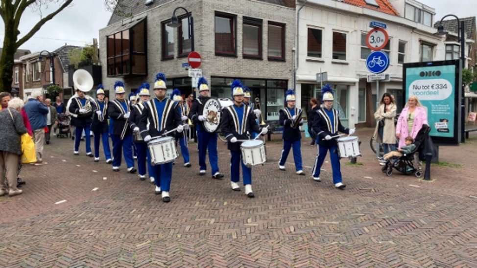 Show- en Marchingband Victory uit Den Haag zorgde voor opzwepende klanken.