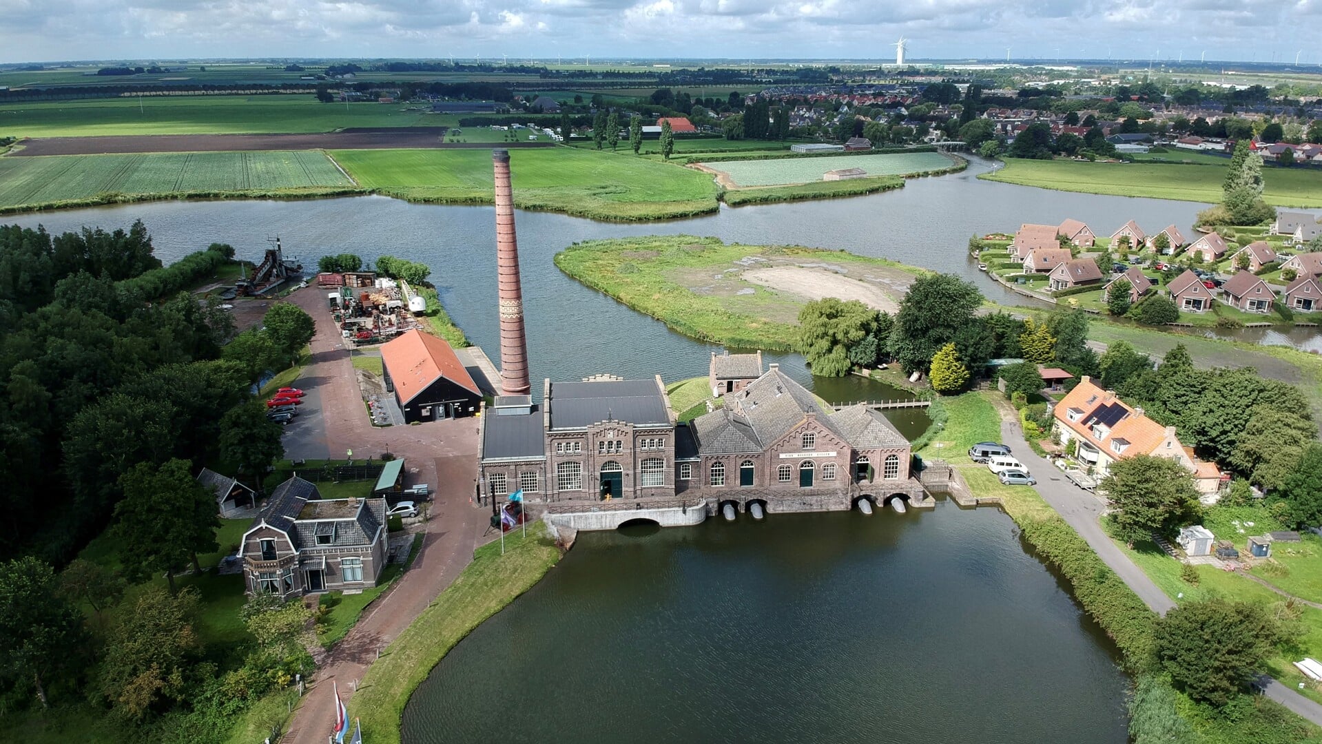 Het Nederlands Stoommachinemuseum staat tijdens het hemelvaartweekend onder stoom. 