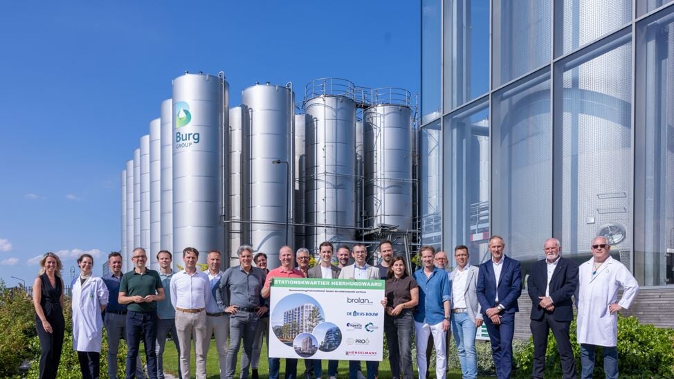 Vijf lokale projectontwikkelaars van woningen in het Stationskwartier Dijk en Waard ondertekenden dinsdag 14 mei een overeenkomst voor het energienet van Duurzame Ring Heerhugowaard bij Burg Group.
