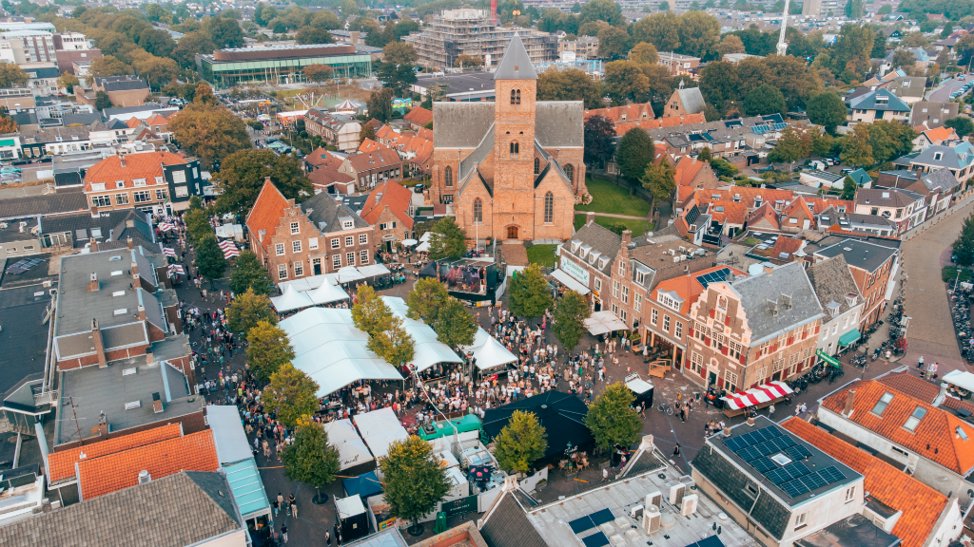 Het Wilhelminaplein zal deze week één van de feestlocaties van de Westland Reünie zijn.