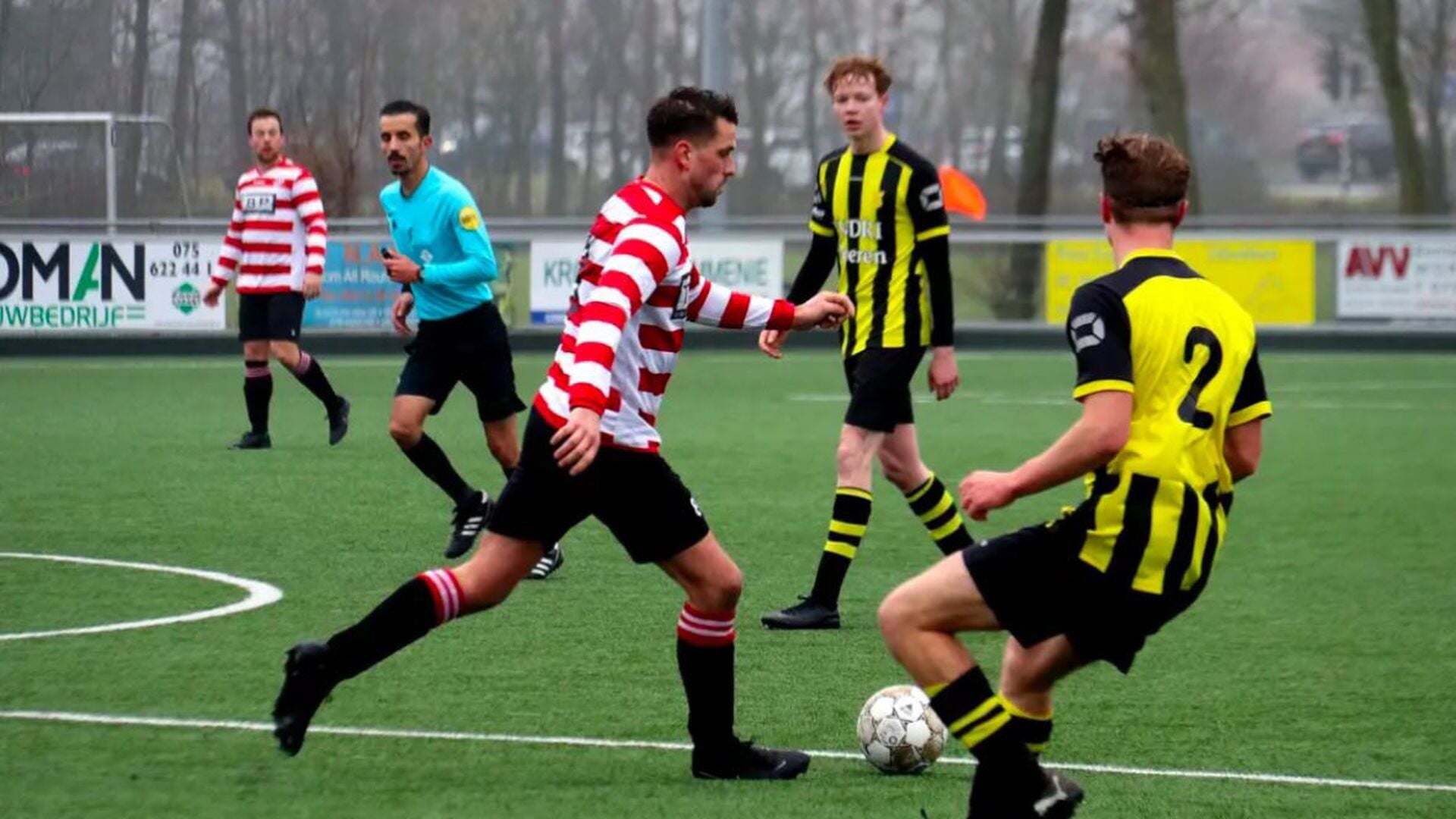 Clement IJpma geconcentreerd aan de bal