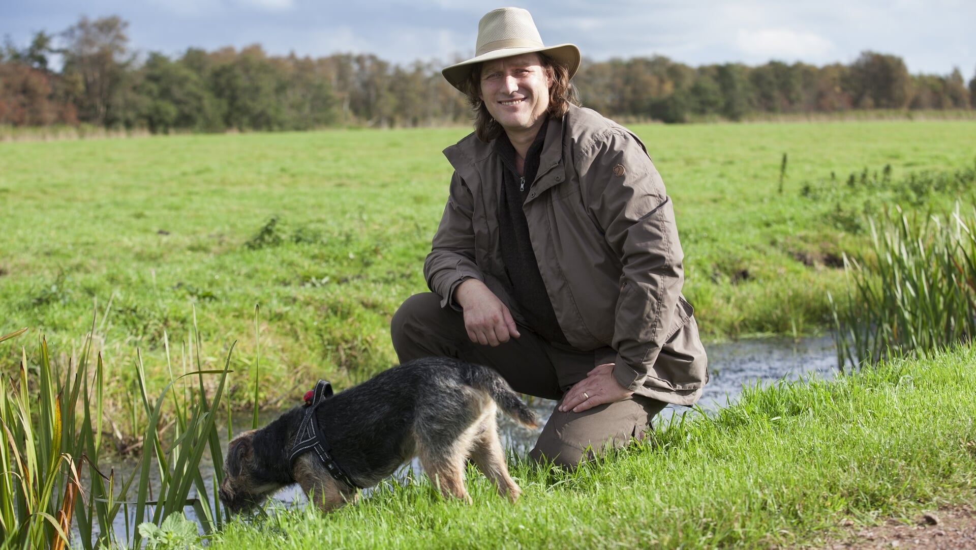 Arjan Postma, Nederlands bekendste boswachter, geeft op 2 maart een benefietlezing op de Zaanse Schans. 