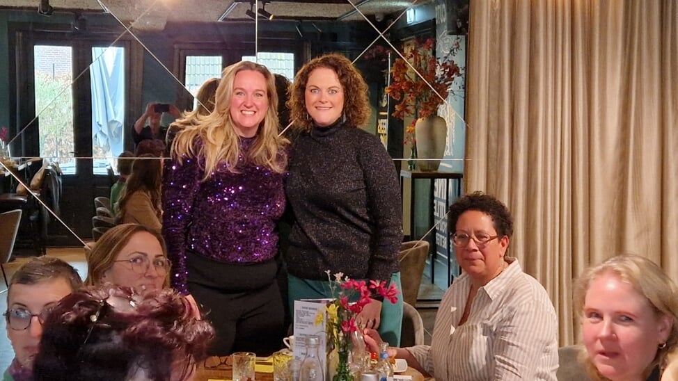 Stephanie Krom-van Druten en Sara Mars brengen elke maand een groep vrouwen bij elkaar.