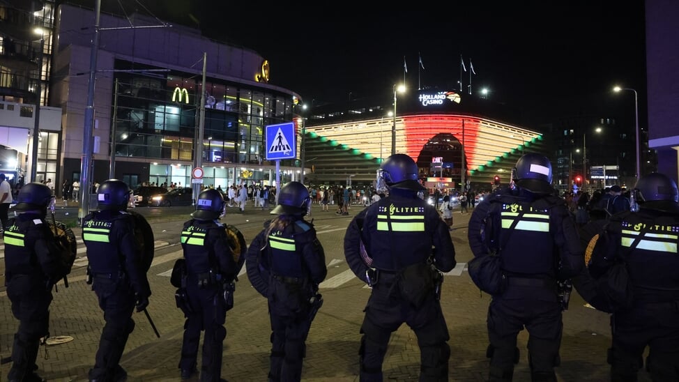 Donderdagavond 1 mei was er een grote vechtpartij rond de Palace Promenade in Scheveningen.