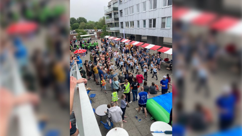 Feestelijke evenementen op het plein bij Buurthuis AquaRijn.