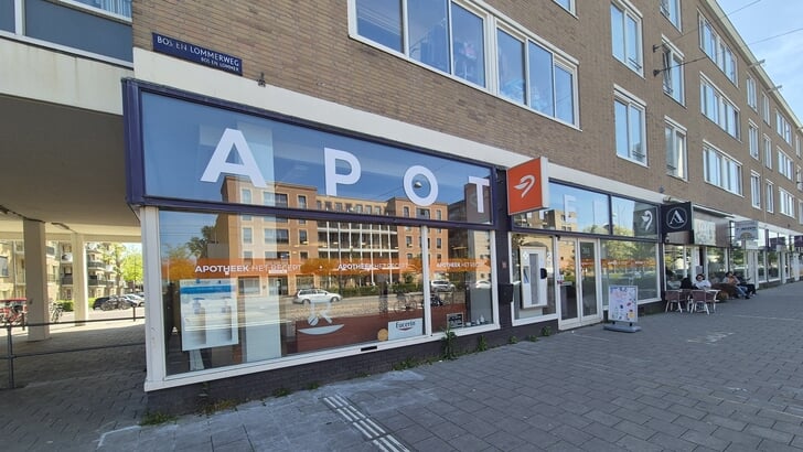 De apotheek aan de Bos en Lommerweg.