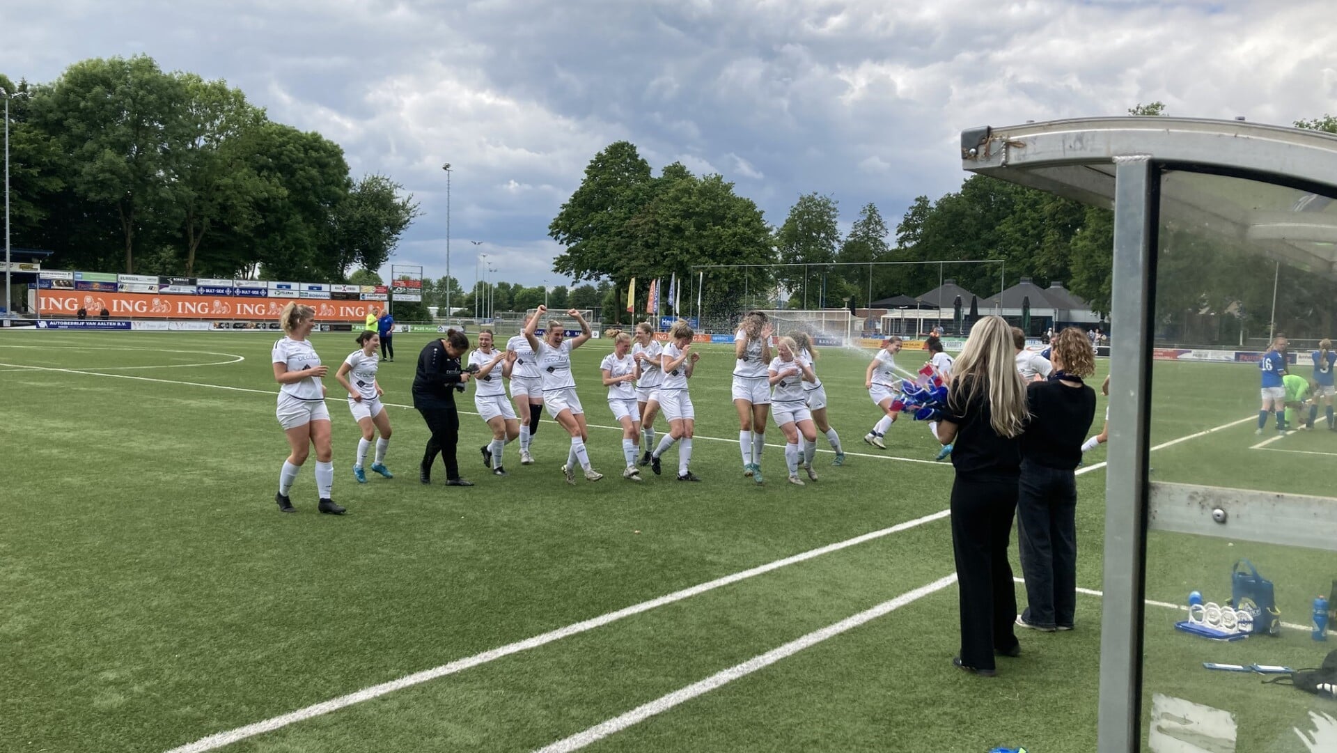 Alle reden voor champagne