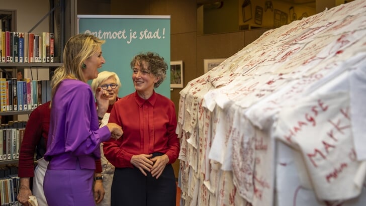 Astrid Feiter van Haags Verhaal mocht Koningin Máxima ontvangen voor het borduren van een lapje voor het huis. 