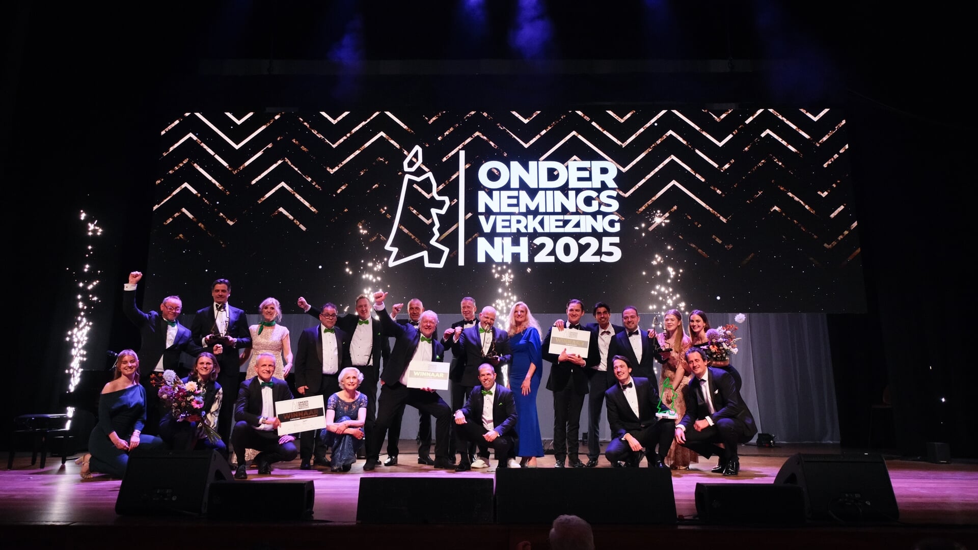 Groepsfoto van alle winnaars van de Ondernemersverkiezing NH 2025