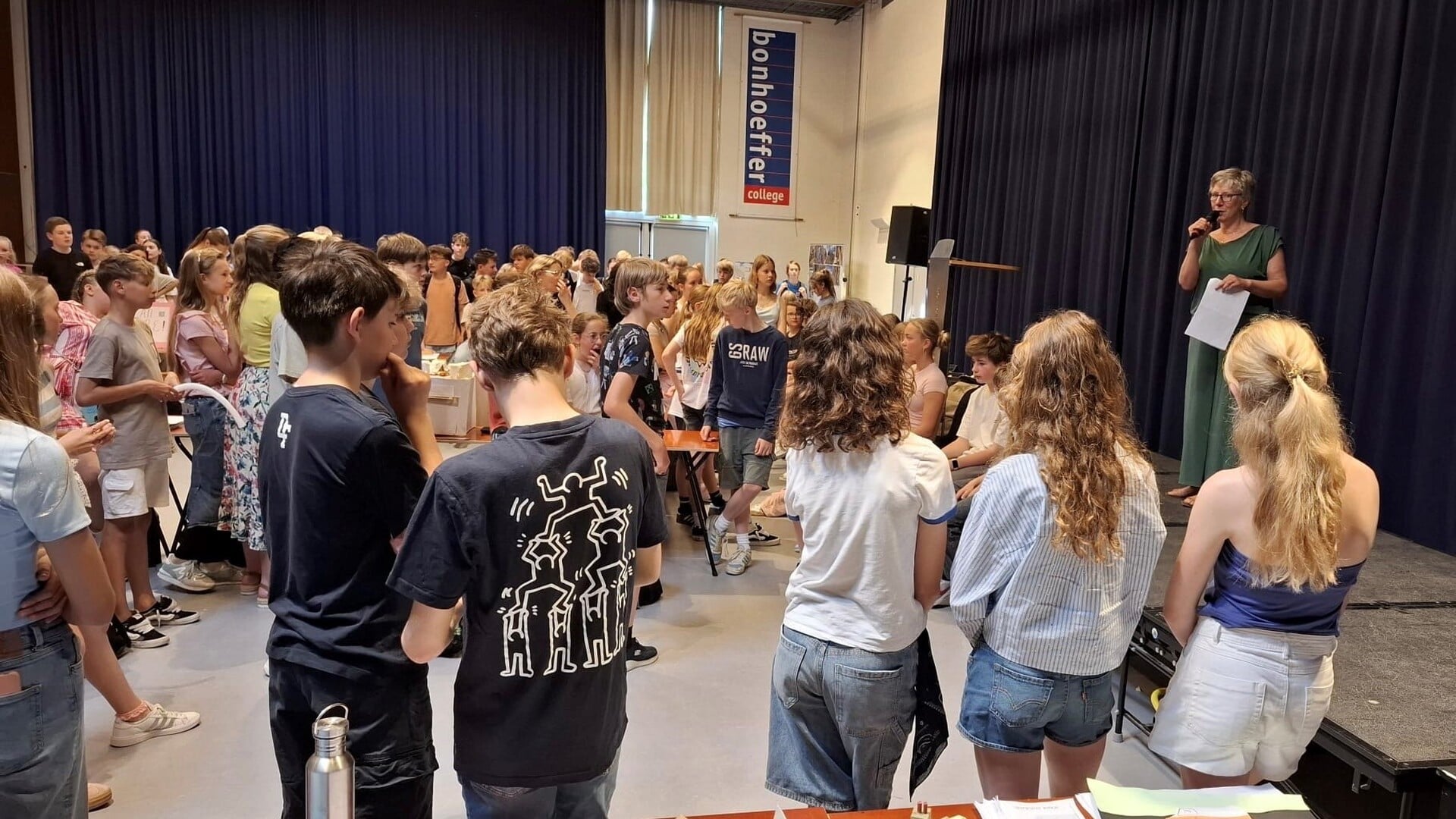 Opdrachtgever Clemy de Rooy is blij met alle ideeën.