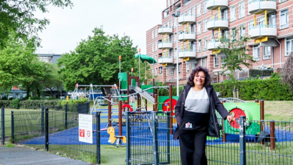 Als jeugdwerker ziet Charlotte dat kinderen graag naar buiten gaan. "We moeten ze meer speelplekken bieden.'