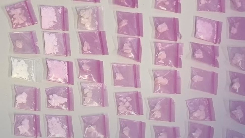 Drugshandelaar aangehouden met 39 gram cocaïne en 7 gram heroïne in auto