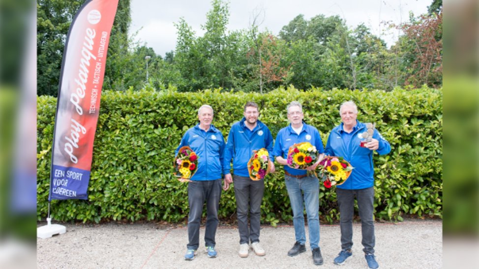 De winnaars gingen op de foto.