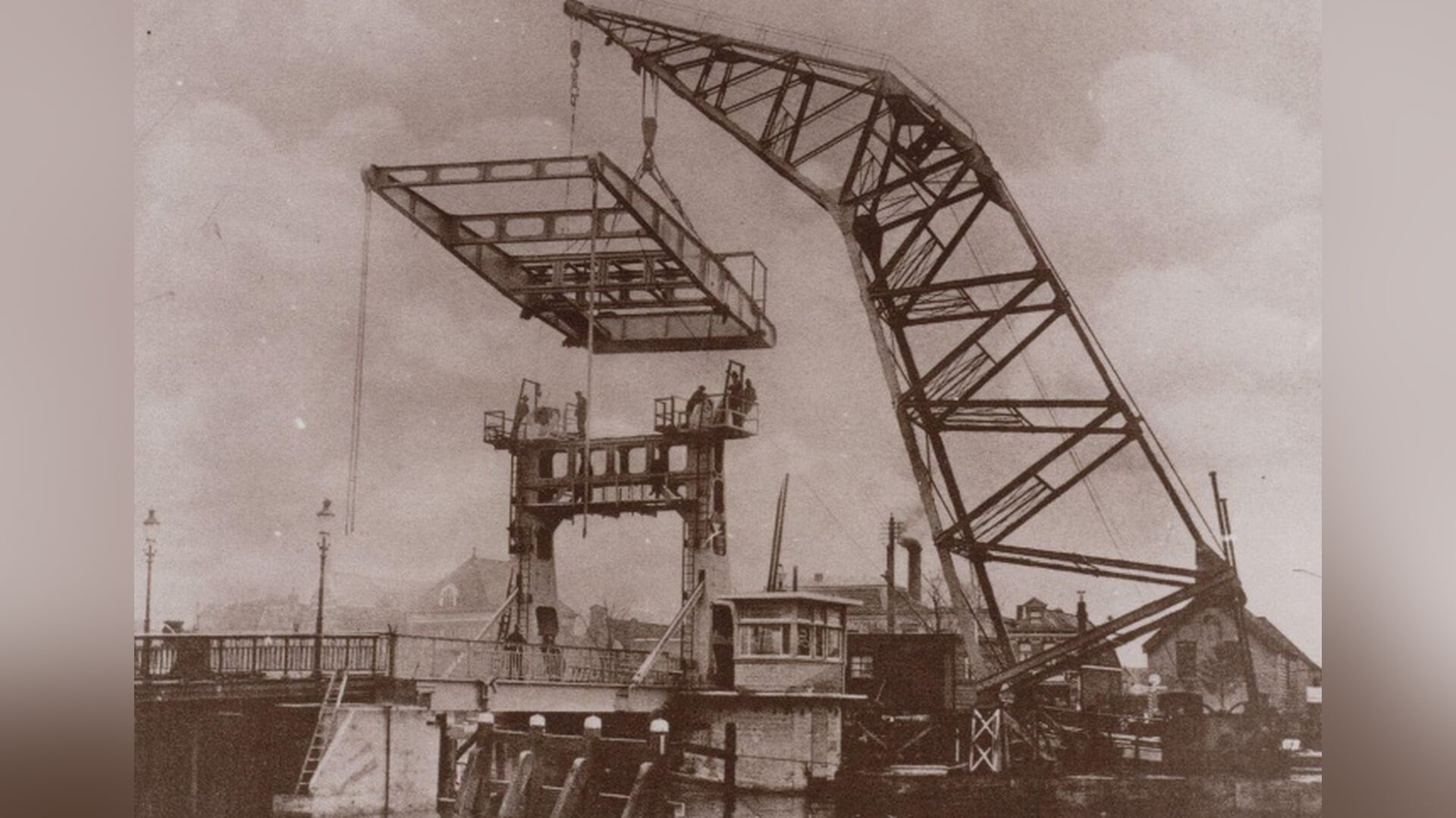 De bouw van de oude Zaanbrug.