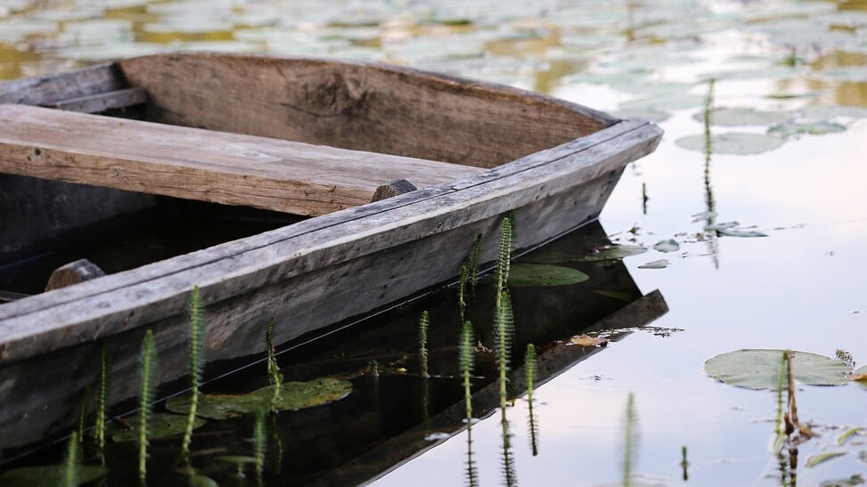 Een oude roeiboot.