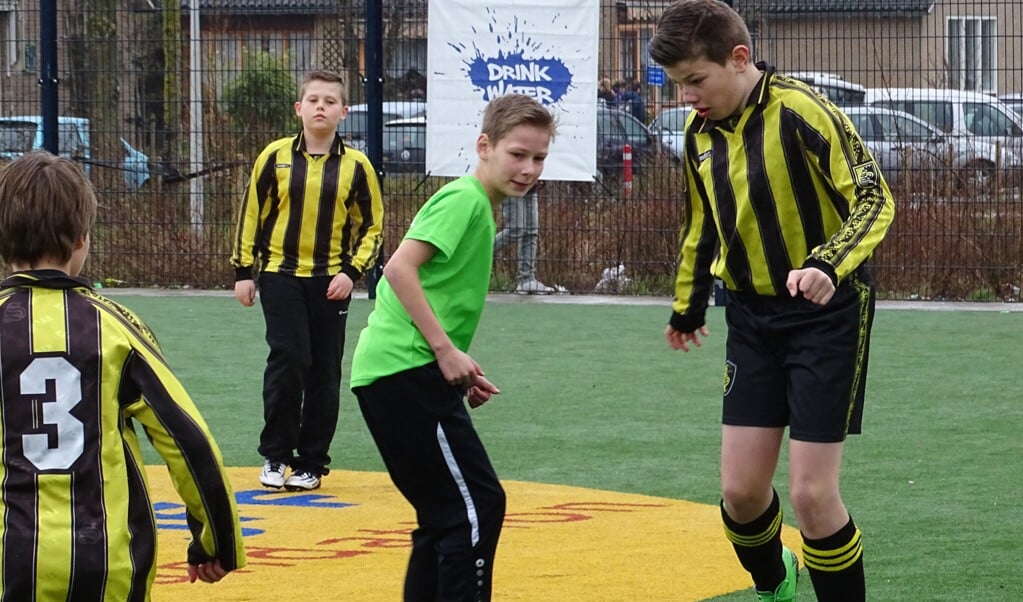 Er wordt gespeeld volgens de straatvoetbalregels van de Cruyff Foundation. (Foto: aangeleverd)